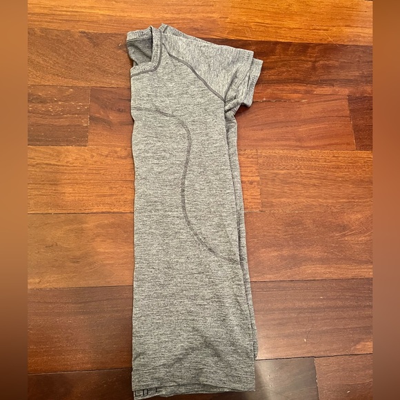 lululemon Sparkly Grey Swiftly Tech - Picture 4 of 4